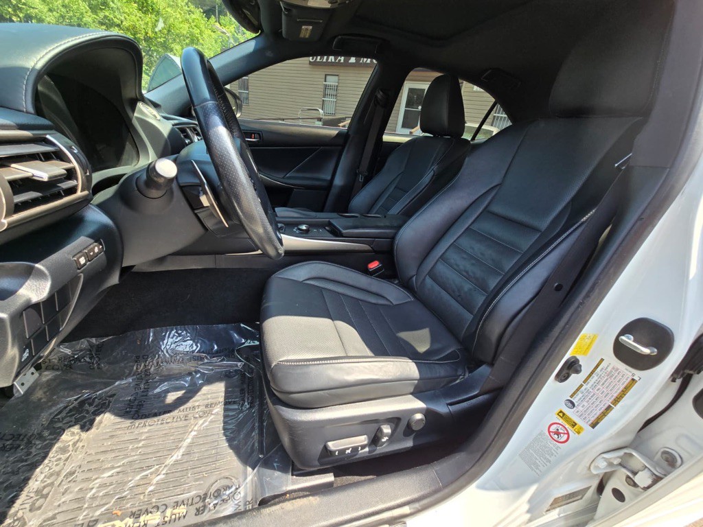 2015 Lexus IS Image 12