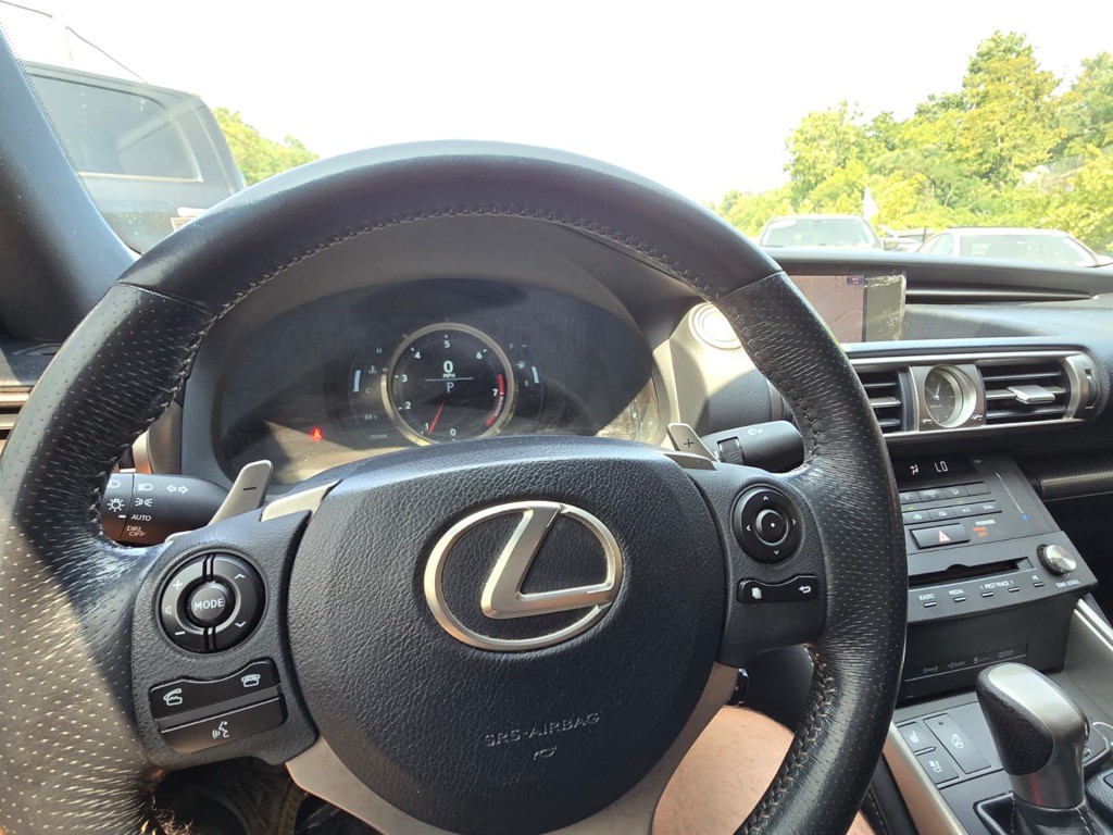 2015 Lexus IS Image 14