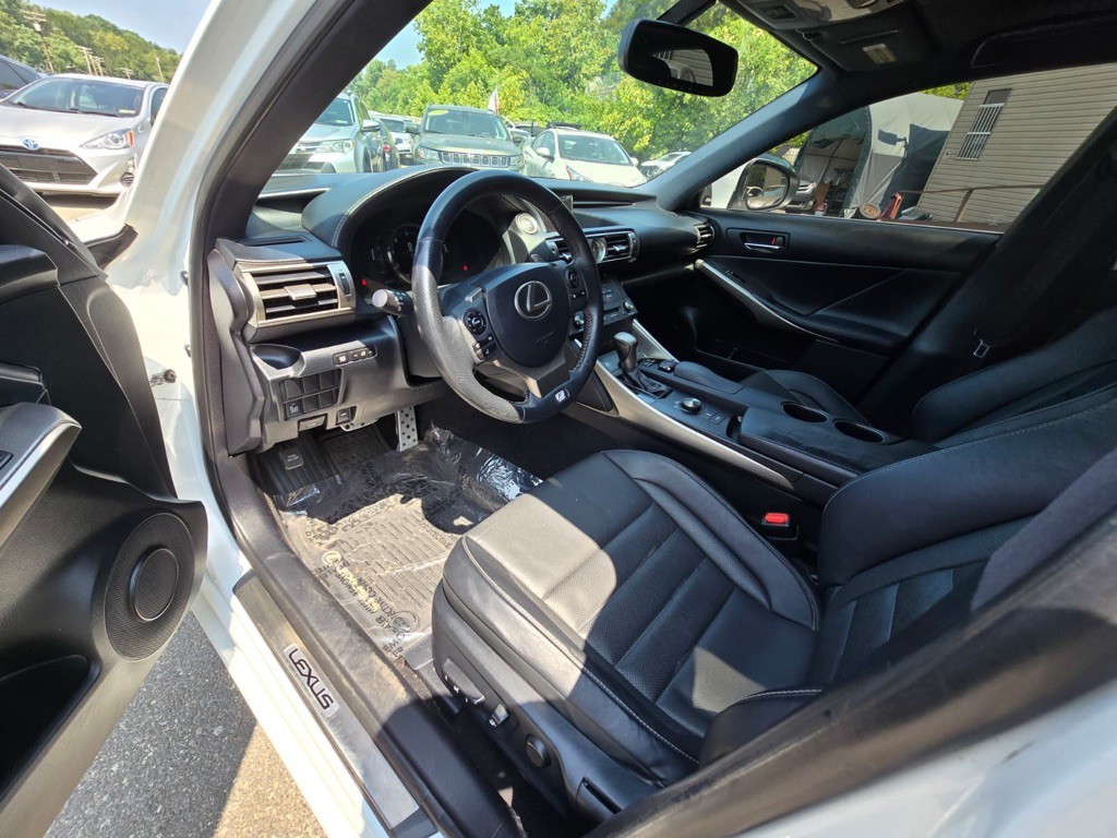 2015 Lexus IS Image 15