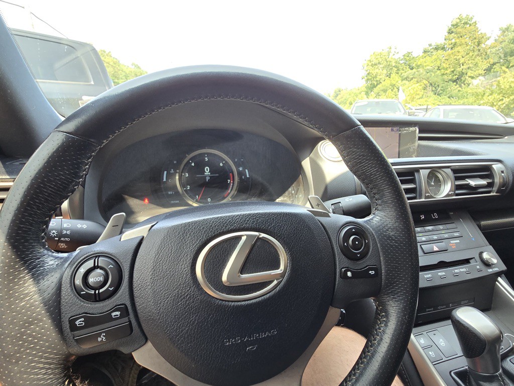 2015 Lexus IS Image 23