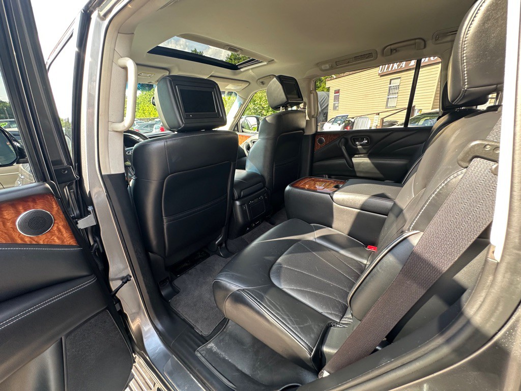 2015 INFINITI QX80 Image 8