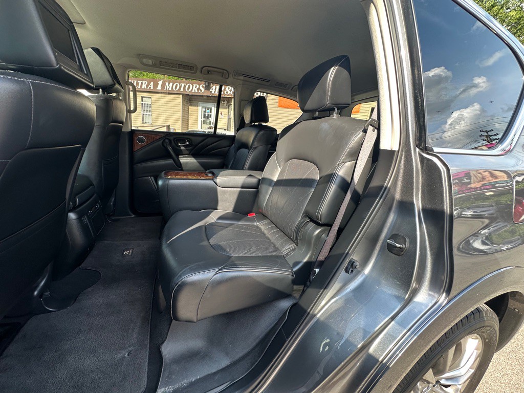 2015 INFINITI QX80 Image 9