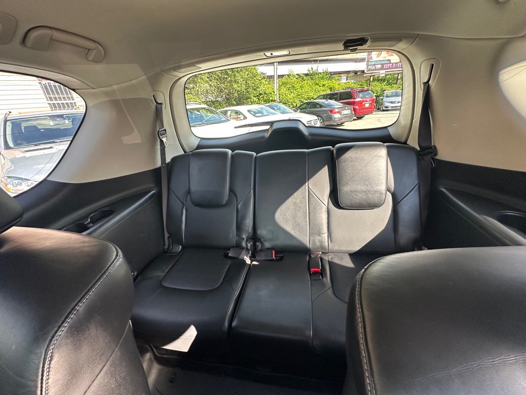 2015 INFINITI QX80 Image 11