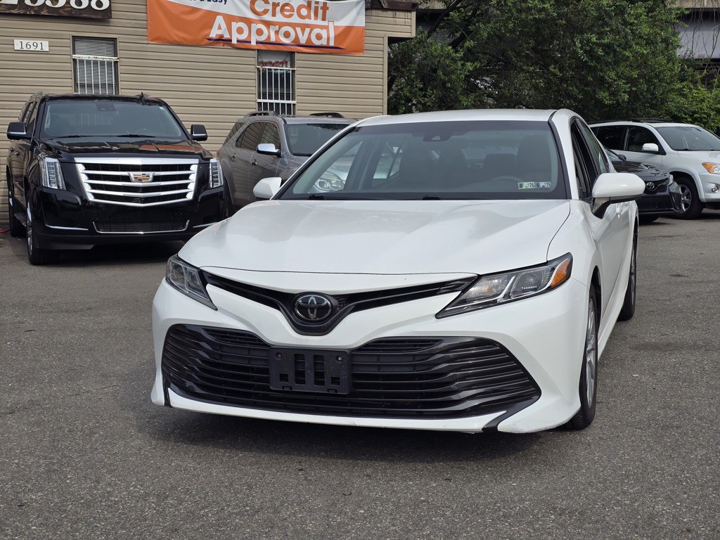 2018 Toyota Camry Image 2