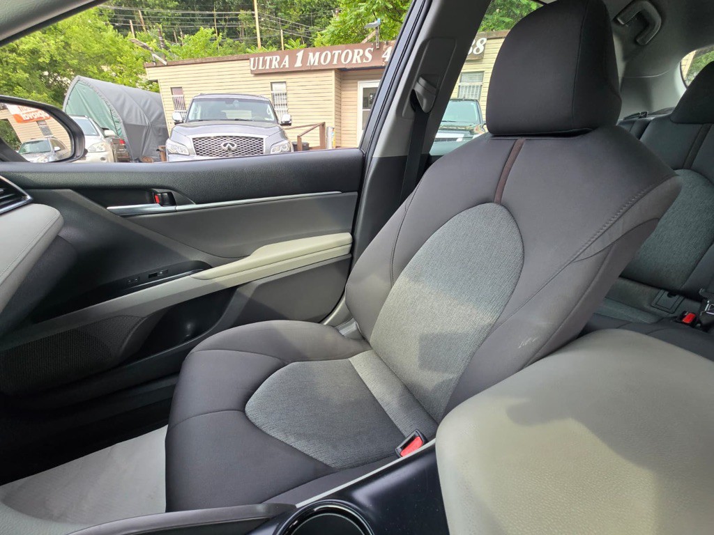 2018 Toyota Camry Image 17