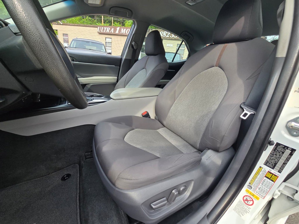 2018 Toyota Camry Image 19