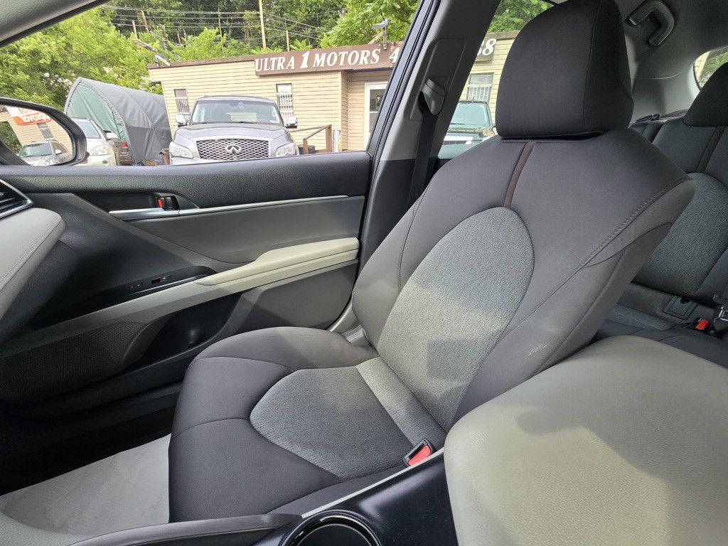 2018 Toyota Camry Image 20