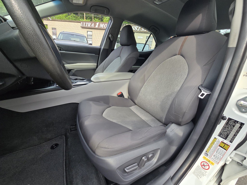 2018 Toyota Camry Image 24