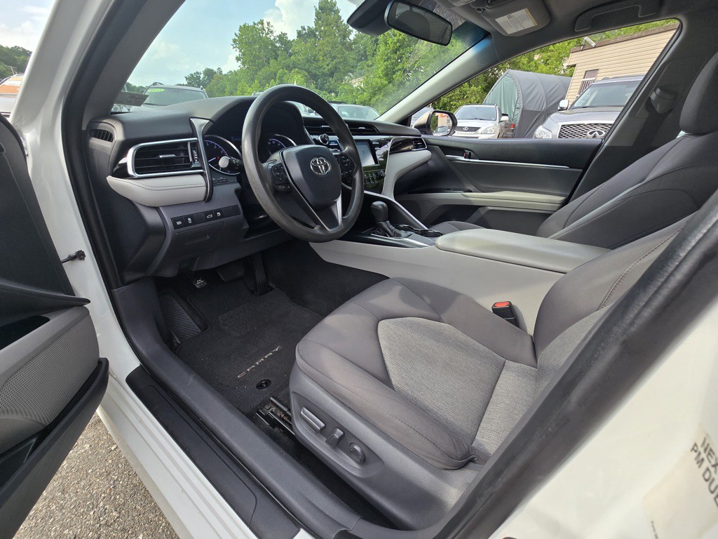 2018 Toyota Camry Image 25