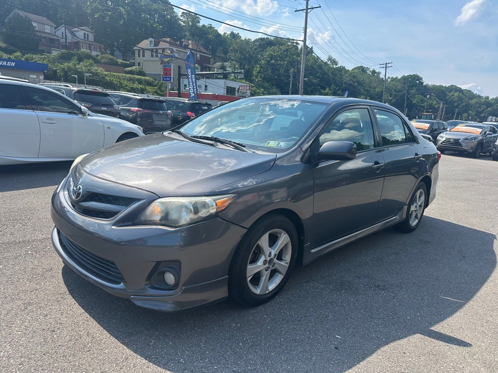 2011 Toyota Corolla Image 1