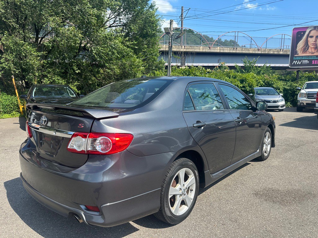 2011 Toyota Corolla Image 4