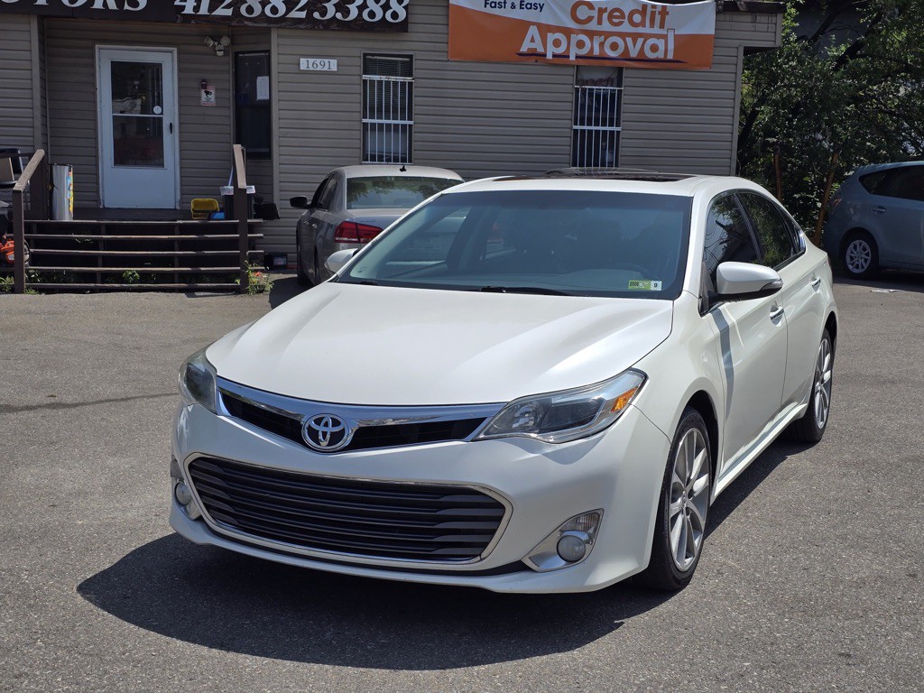 2015 Toyota Avalon Image 1