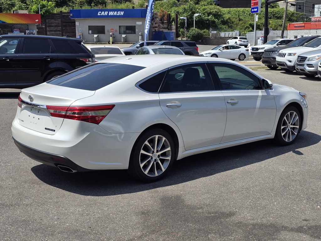 2015 Toyota Avalon Image 3