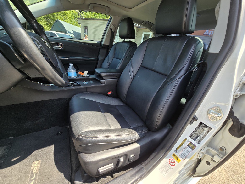 2015 Toyota Avalon Image 8