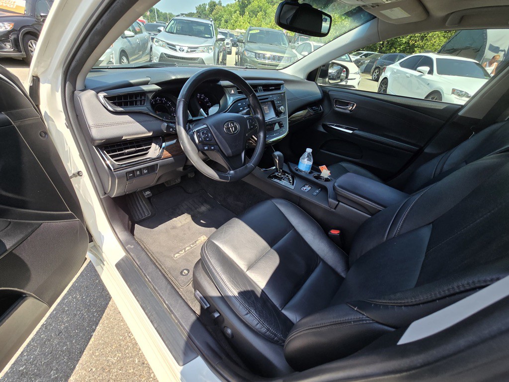 2015 Toyota Avalon Image 10