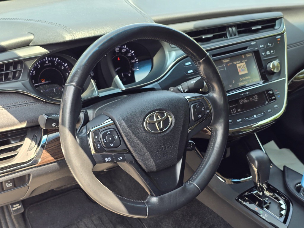 2015 Toyota Avalon Image 12