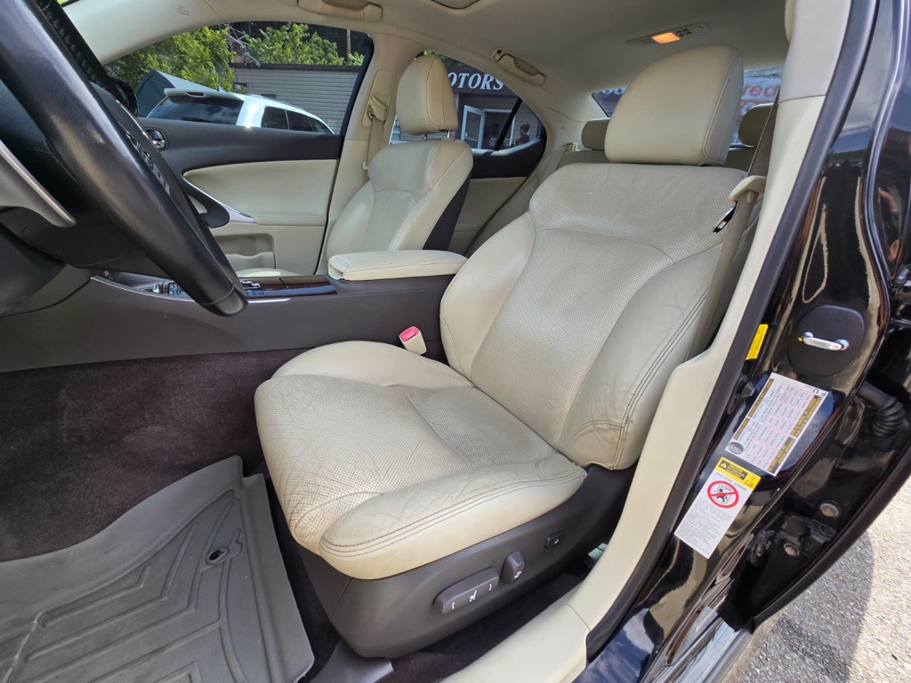 2012 Lexus IS Image 10