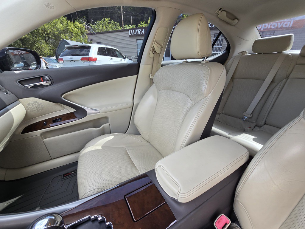 2012 Lexus IS Image 13