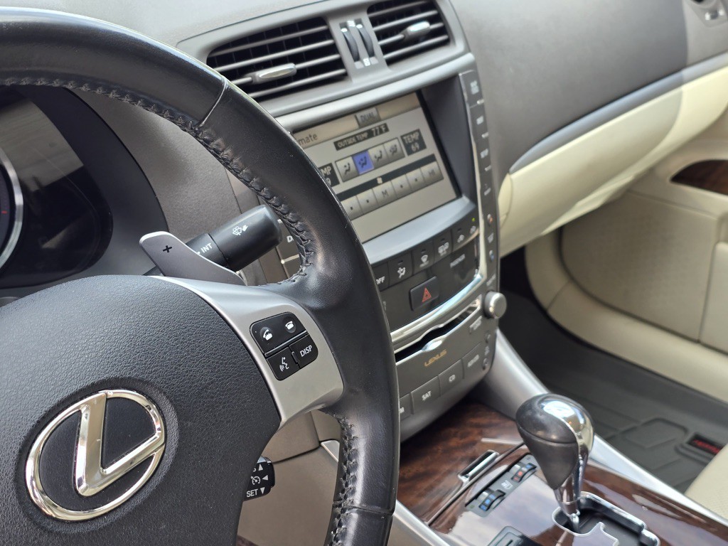 2012 Lexus IS Image 15