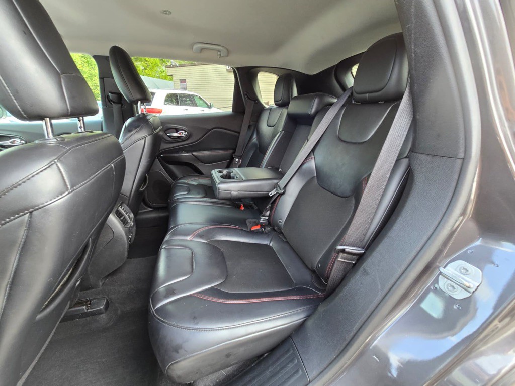 2019 Jeep Cherokee Image 11