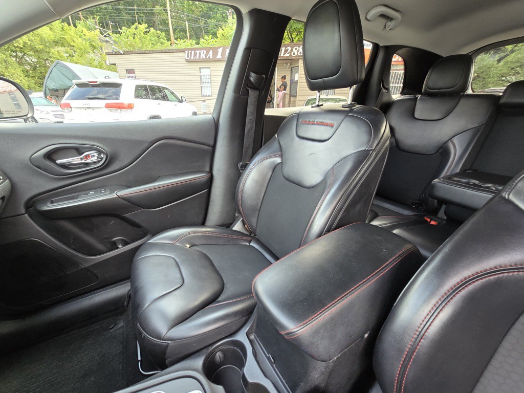 2019 Jeep Cherokee Image 12