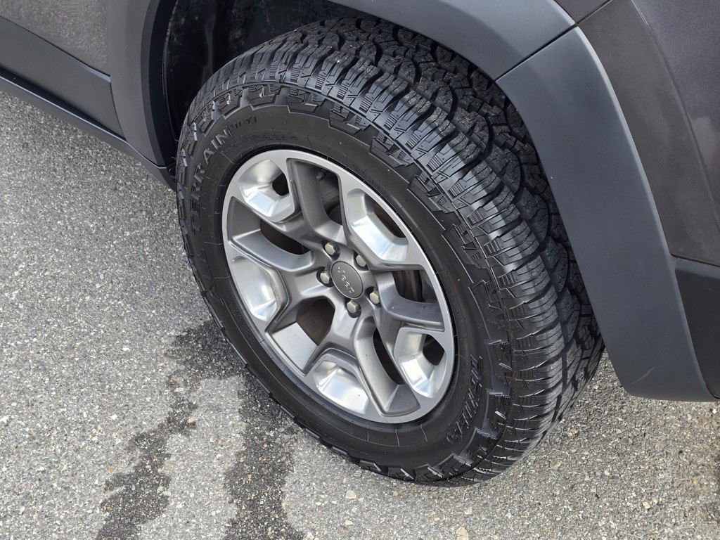 2019 Jeep Cherokee Image 16