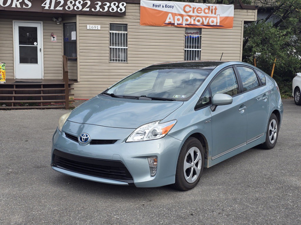 2013 Toyota Prius Image 1