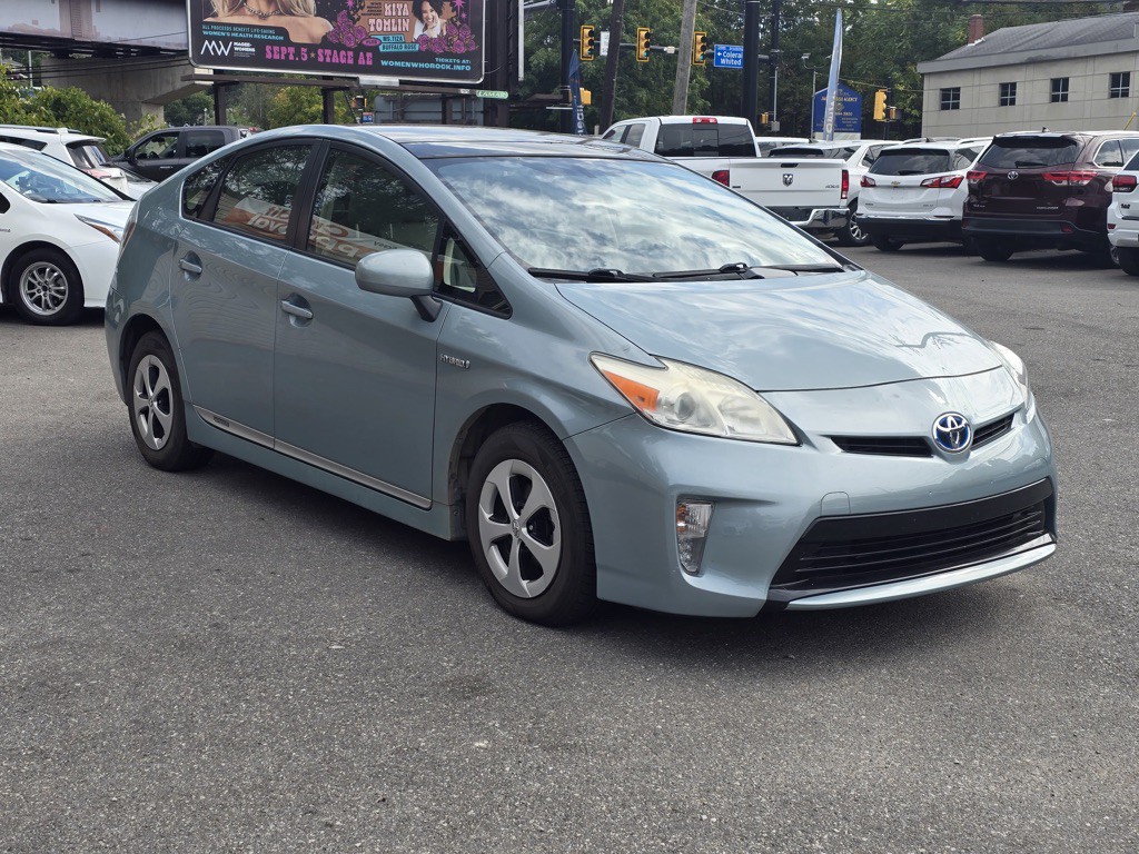 2013 Toyota Prius Image 2