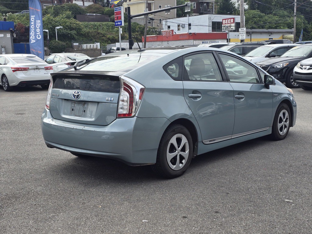 2013 Toyota Prius Image 3