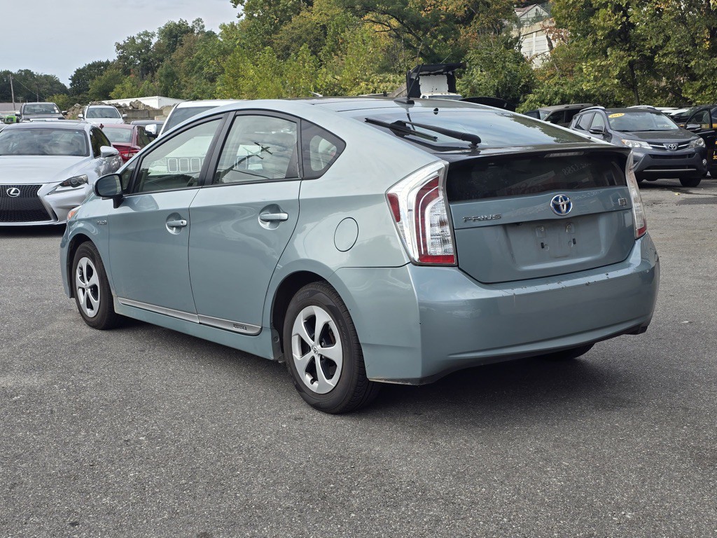 2013 Toyota Prius Image 4