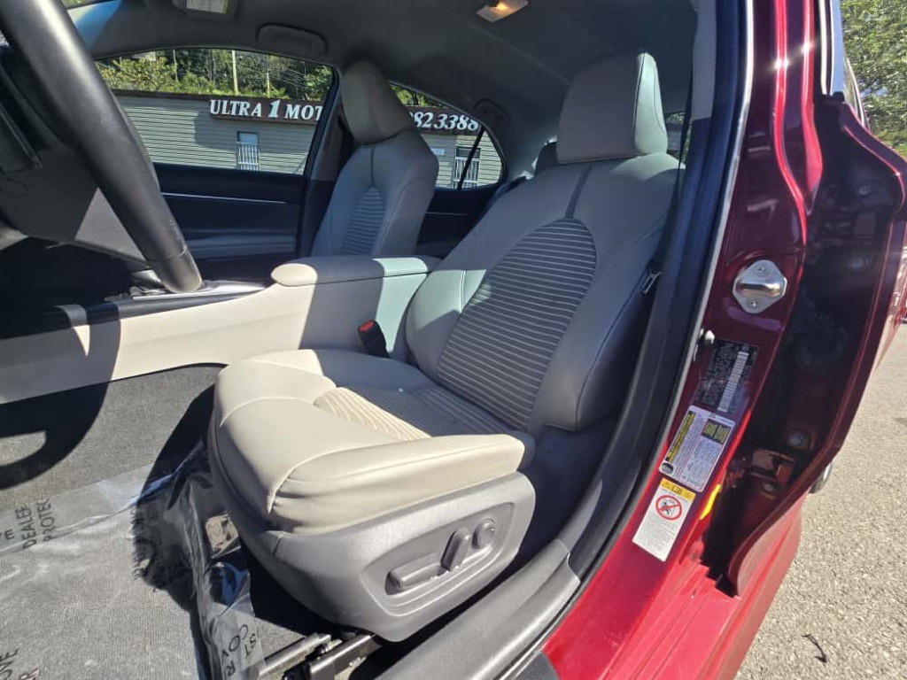 2018 Toyota Camry Image 8