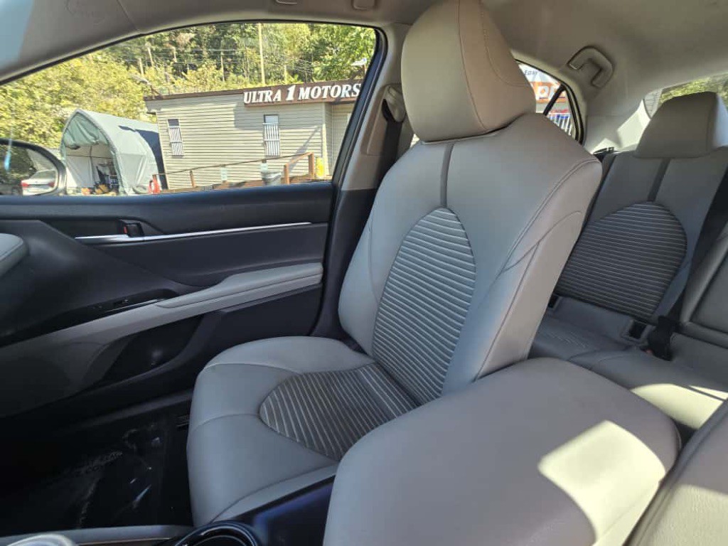 2018 Toyota Camry Image 9