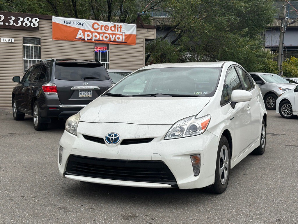 2013 Toyota Prius Image 2