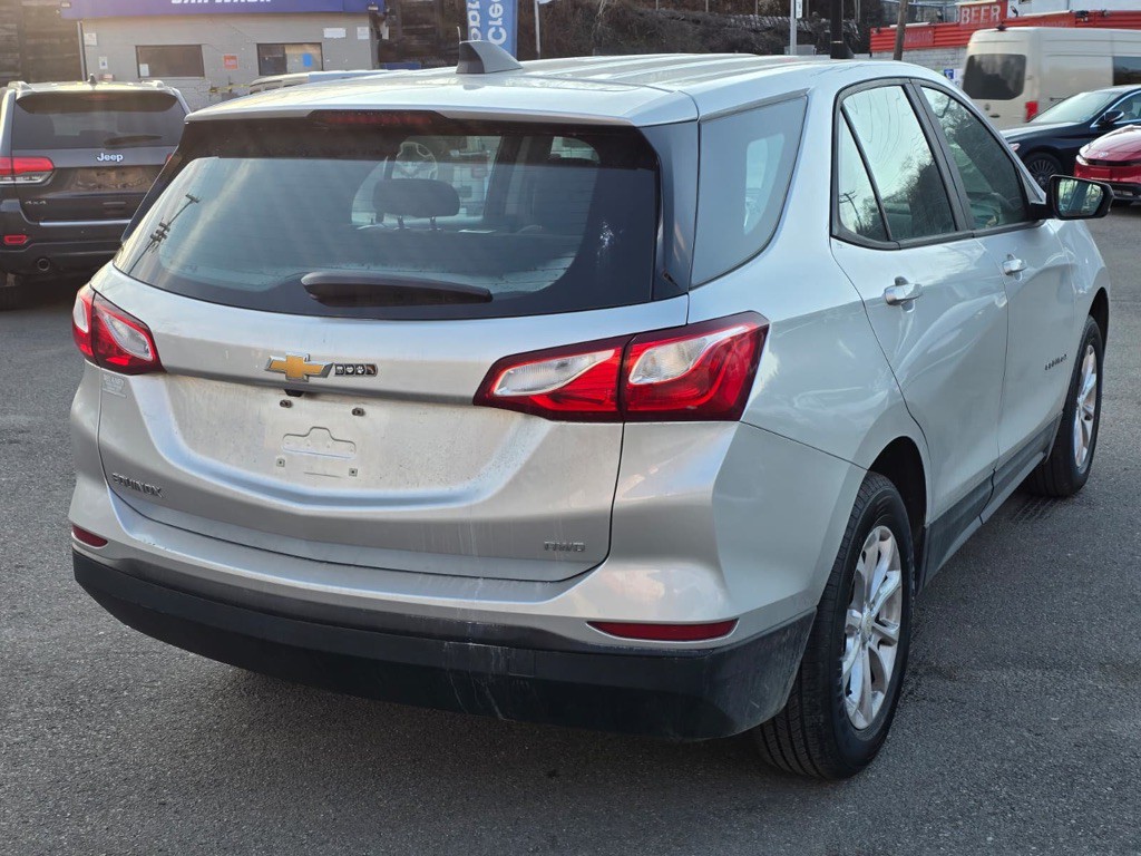 2018 Chevrolet Equinox Image 2