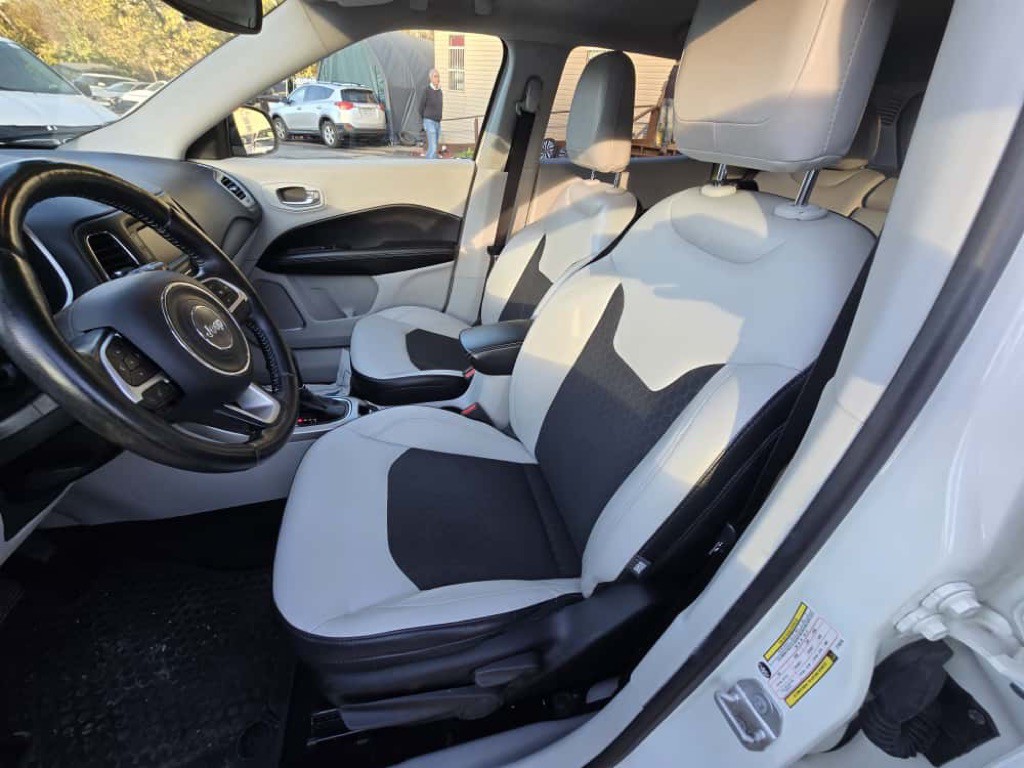 2018 Jeep Compass Image 16