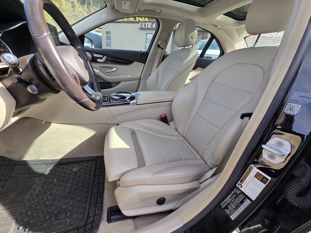 2015 Mercedes-Benz C-Class Image 9