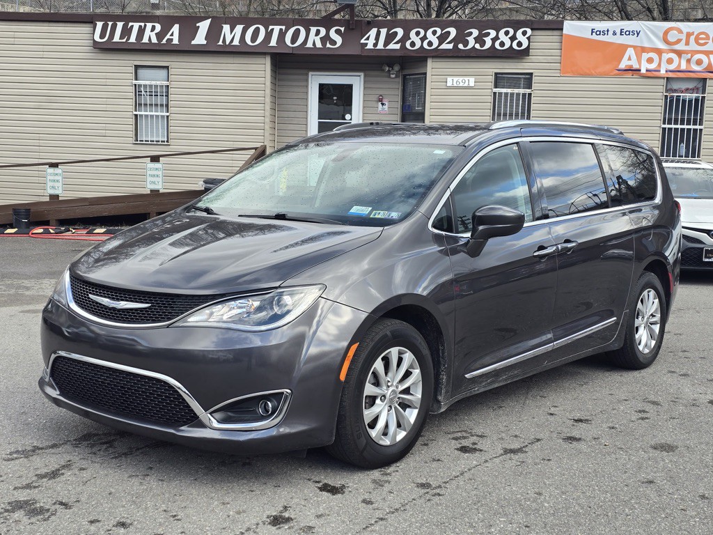 2018 Chrysler Pacifica Image 1