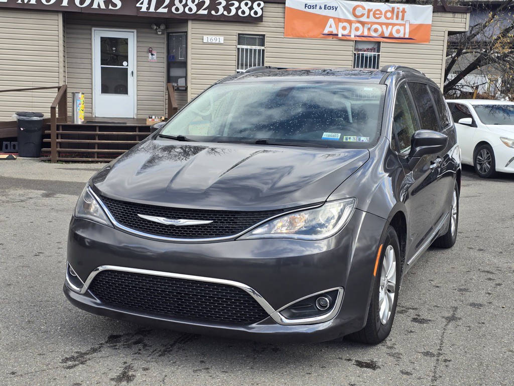 2018 Chrysler Pacifica Image 3