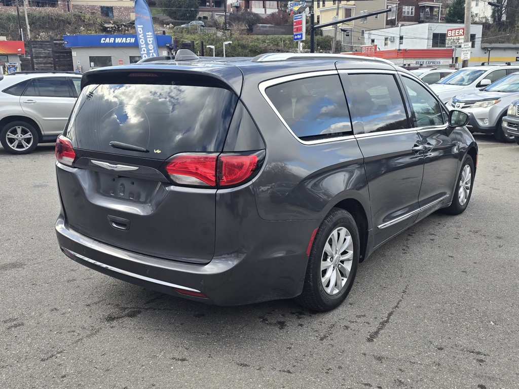 2018 Chrysler Pacifica Image 4