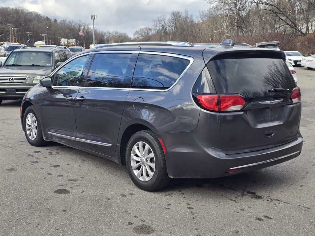 2018 Chrysler Pacifica Image 6