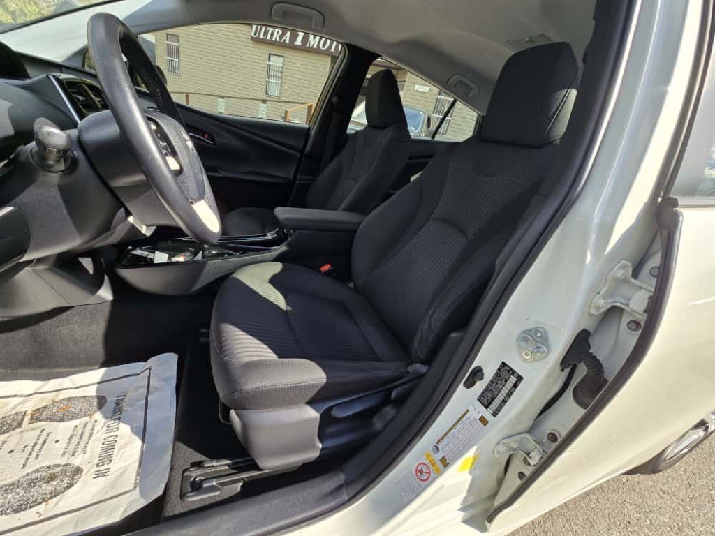 2017 Toyota Prius Image 12