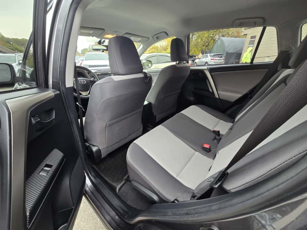 2015 Toyota Rav4 Image 7