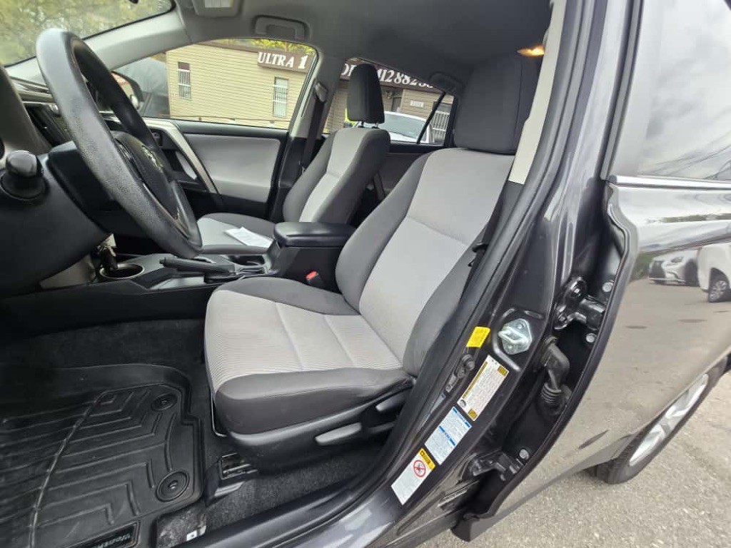 2015 Toyota Rav4 Image 9