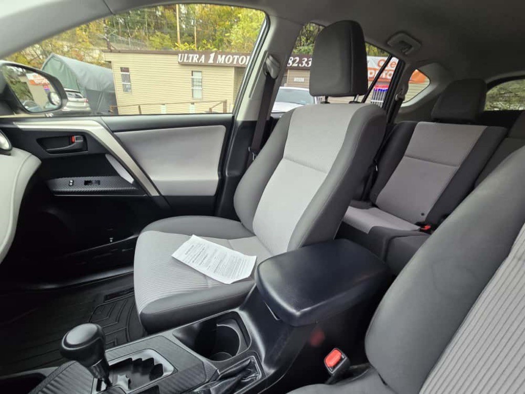 2015 Toyota Rav4 Image 10