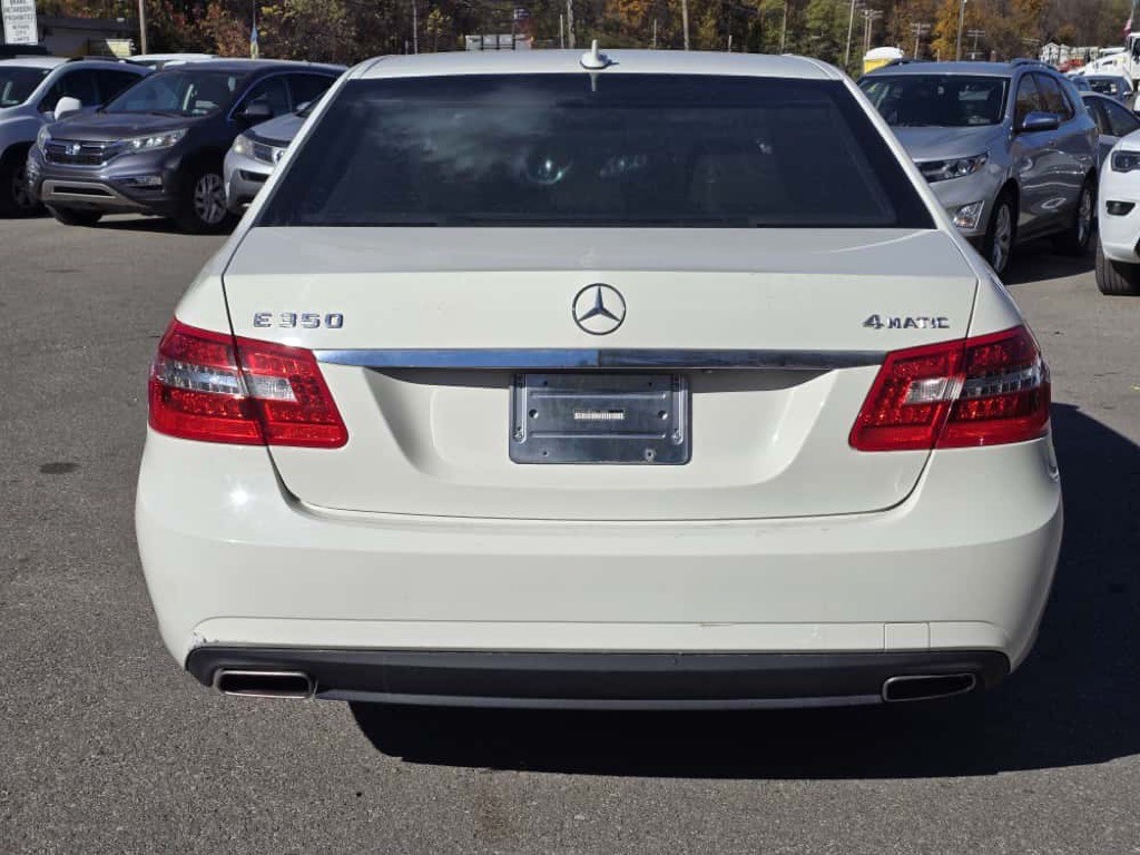 2010 Mercedes-Benz E-Class Image 6