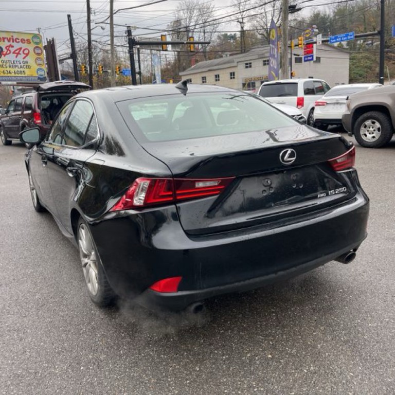 2015 Lexus IS Image 4