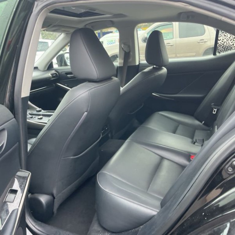 2015 Lexus IS Image 12