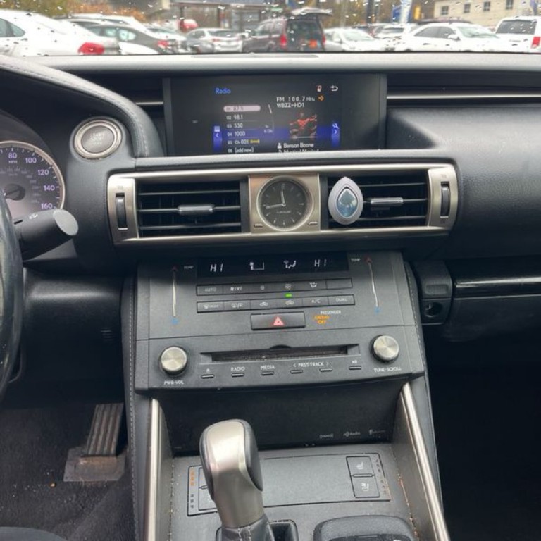 2015 Lexus IS Image 14