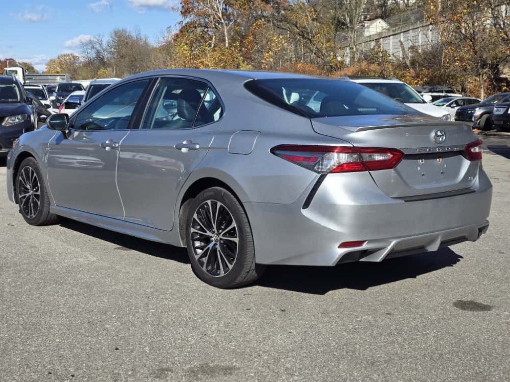 2018 Toyota Camry Image 2