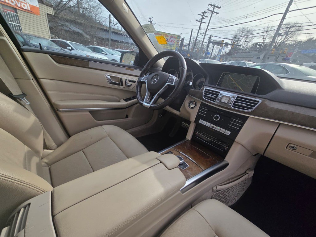 2016 Mercedes-Benz E-Class Image 9